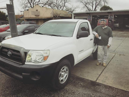 Used Car Dealer «West Side Used Cars Inc», reviews and photos, 725 N Zarzamora St, San Antonio, TX 78207, USA