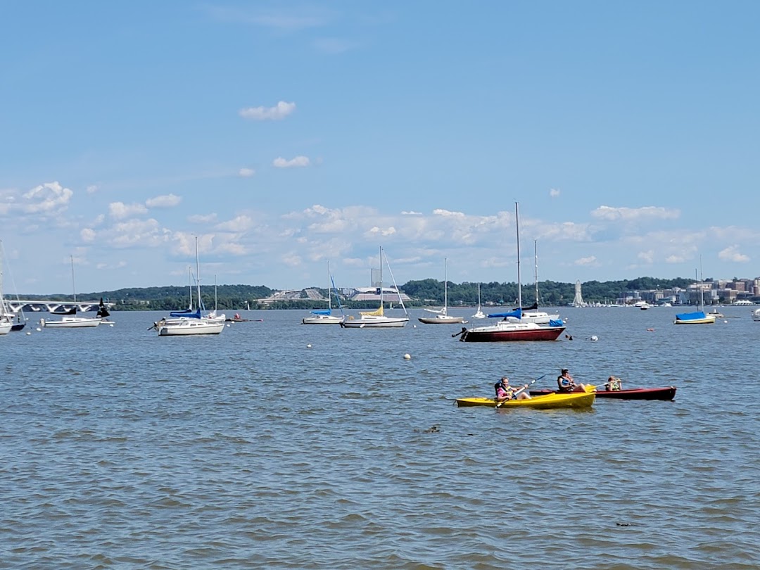 Belle Haven Marina Inc - Mariner Sailing School