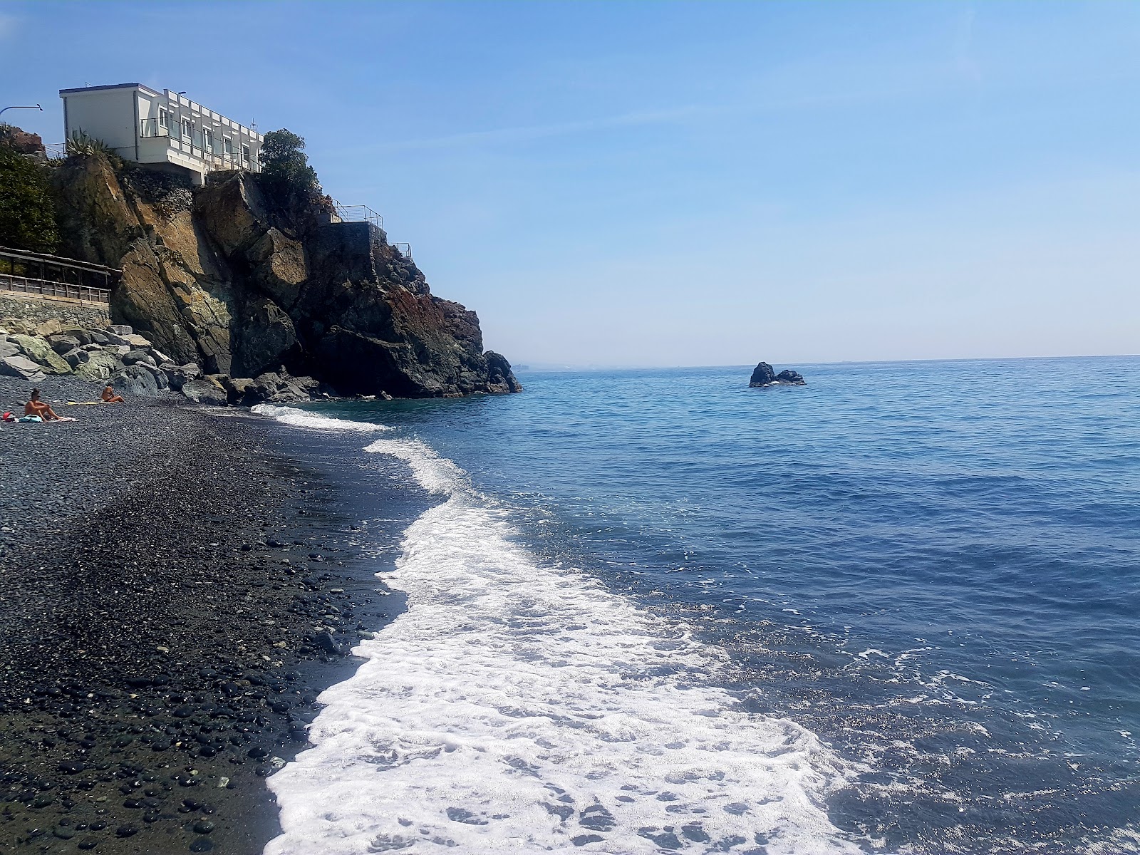 Photo de Azzurrodue Beach situé dans une zone naturelle