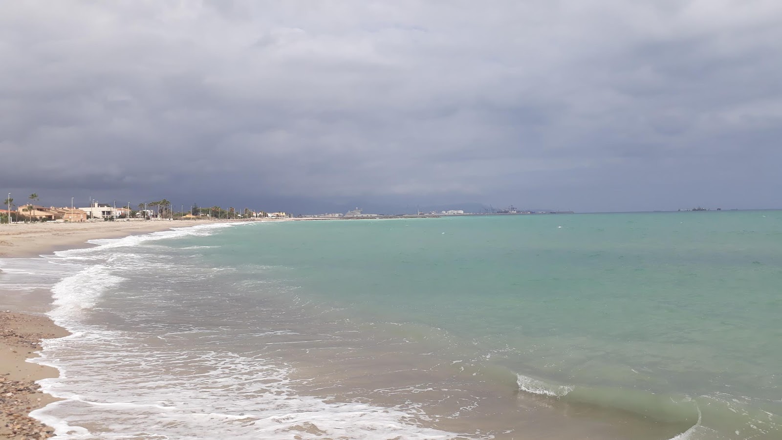 Foto af Playa de la Torre med medium niveau af renlighed