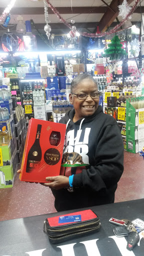 Liquor Store «River Cut Rate Liquor», reviews and photos, 327 Cadiz St, Dallas, TX 75207, USA