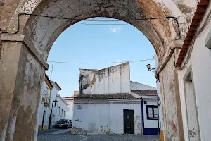 Moura City gate image