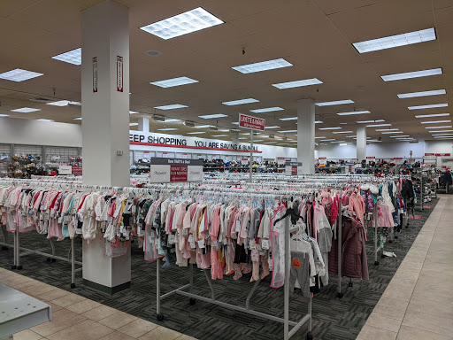 Clothing Store «Burlington Coat Factory», reviews and photos, 833 Lancaster Dr NE, Salem, OR 97301, USA