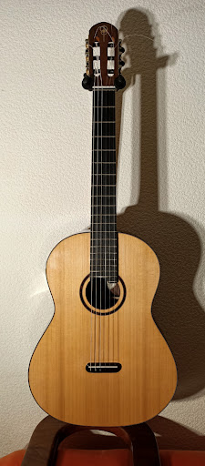 Gutièrrez Guitar