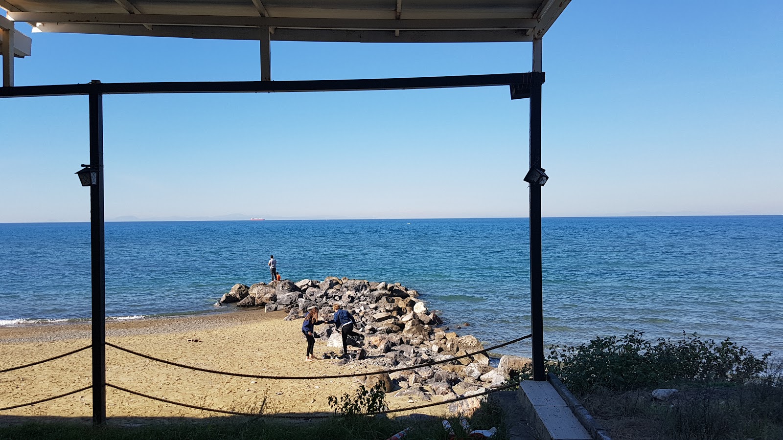 Fotografija Micana Rhosus beach z majhni več zalivi