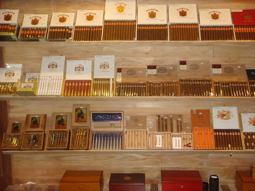 Tobacco Shop «Tobacco Royale Malibu Canyon - Cigars, Vapes & Glass», reviews and photos, 26500 Agoura Rd Suite 101, Calabasas, CA 91302, USA