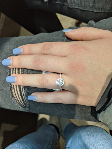 Jewelry Store «Rogers & Hollands Jewelers», reviews and photos, 126 Rosedale Shopping Center #614, Roseville, MN 55113, USA