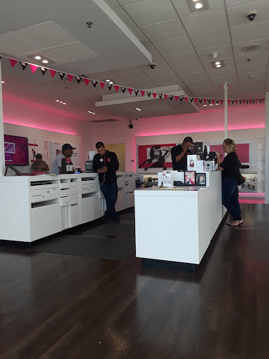 Cell Phone Store «T-Mobile», reviews and photos, 4390 I-30 Suite 100, Dallas, TX 75211, USA