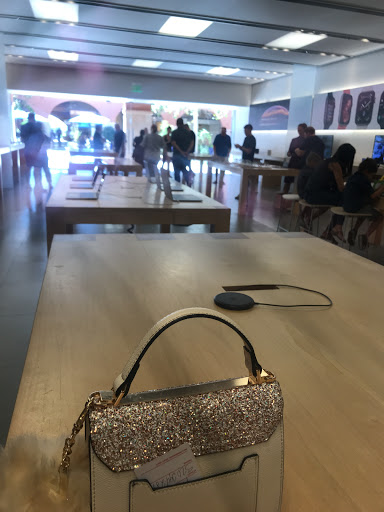 Computer Store «Apple La Encantada», reviews and photos, 2905 E Skyline Dr, Tucson, AZ 85718, USA