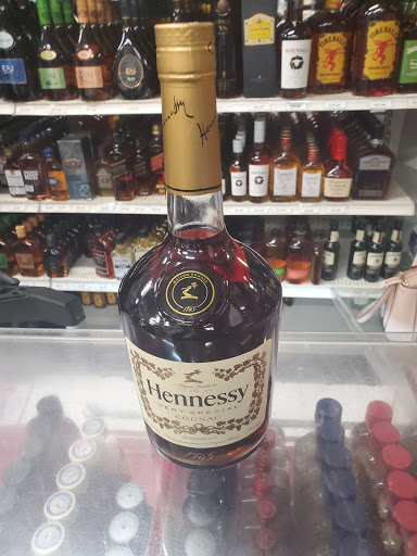 Liquor Store «Hollywood Liquors Inc», reviews and photos, 950 Tremont St, Roxbury Crossing, MA 02120, USA