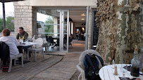 Atmosphère du Restaurant français Aux Berges de la Vézère à Montignac-Lascaux - n°9