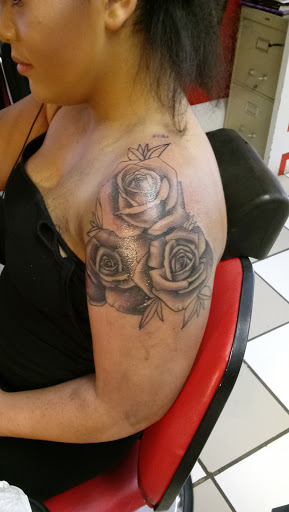 Tattoo Shop «Six1Six Tattoo Studio», reviews and photos, 526 Leonard St NW, Grand Rapids, MI 49504, USA