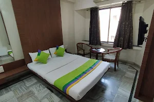 HOTEL CITY PALACE होटल सिटी पैलेस I BUSINESS HOTEL I CORPORATE HOTEL +917507020706 image