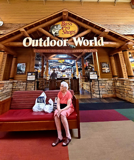 Sporting Goods Store «Bass Pro Shops», reviews and photos, 4500 Baldwin Rd, Auburn Hills, MI 48326, USA