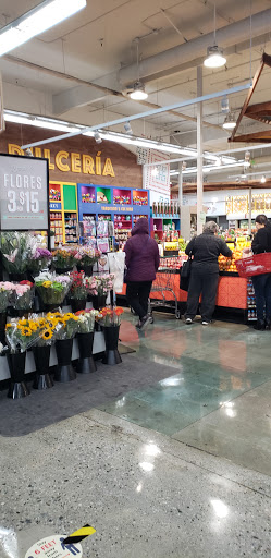 Supermarket «Vallarta Supermarkets», reviews and photos, 19725 Vanowen St, Winnetka, CA 91306, USA