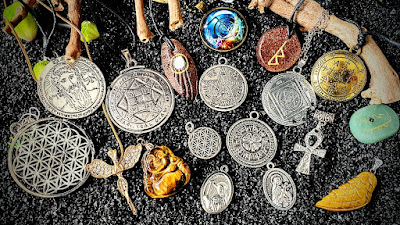 Boutique bijoux et talisman esothétique de protection et de chance à Albert