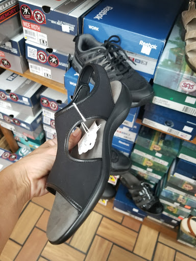 Shoe Store «Hayes Shoes», reviews and photos, 280 Three Springs Rd, Bowling Green, KY 42104, USA