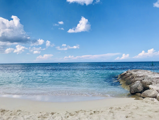 Plage de Secrets St. James