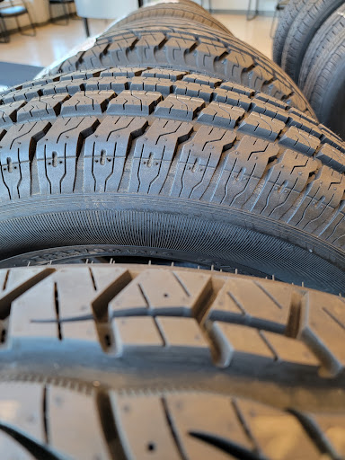 Tire Shop «Mavis Discount Tire», reviews and photos, 186 N Bedford Rd, Mt Kisco, NY 10549, USA