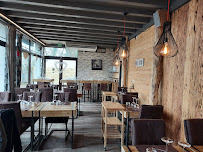 Atmosphère du Restaurant français Le Chalet savoyard de L'Esplanade à Bourgoin-Jallieu - n°15