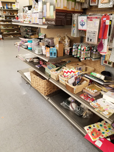 Home Goods Store «Tuesday Morning», reviews and photos, 1695 McFarland Blvd B, Northport, AL 35476, USA