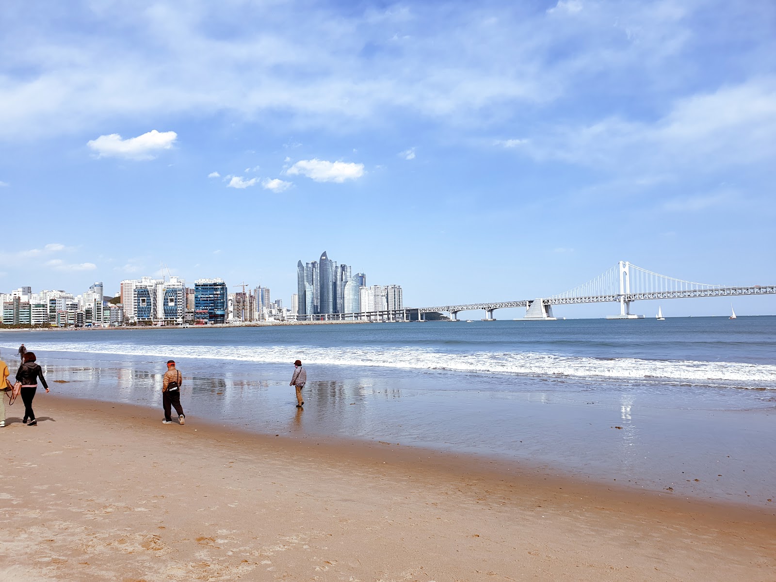 Photo of Gwangalli Beach with very clean level of cleanliness