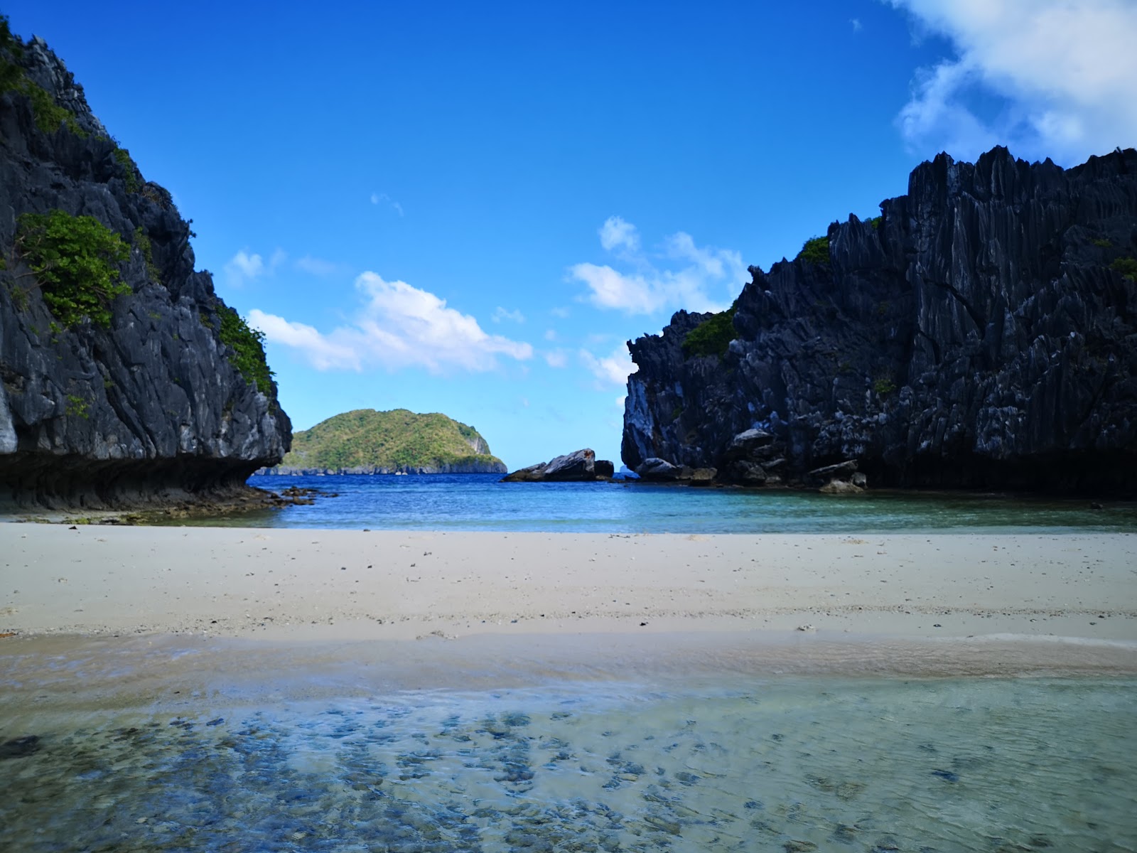 Foto de Palilo Beach com água cristalina superfície