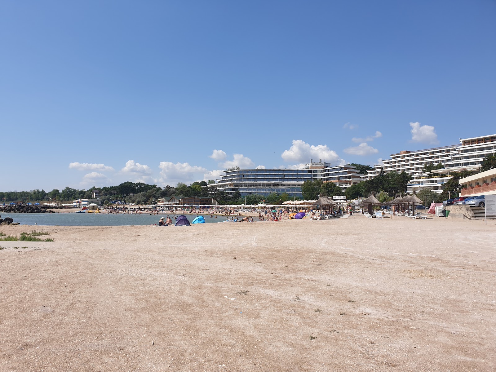 Poseidon beach'in fotoğrafı - rahatlamayı sevenler arasında popüler bir yer