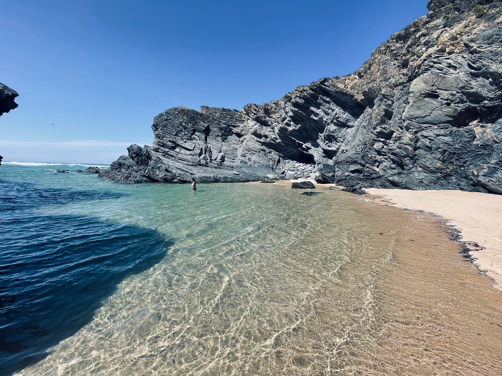 Praia do Espingardeiro'in fotoğrafı imkanlar alanı