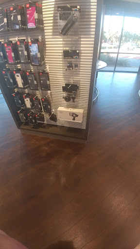 Cell Phone Store «Verizon», reviews and photos, 4900 Belt Line Rd, Dallas, TX 75254, USA