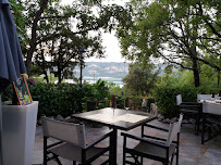 Atmosphère du Restaurant français Restaurant Le Côté Lac à Les Salles-sur-Verdon - n°20