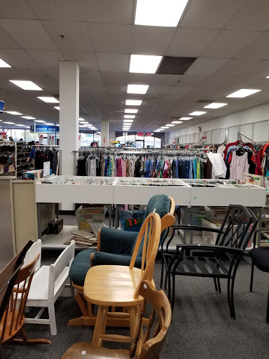 Thrift Store «Goodwill Retail Store & Donation Center», reviews and photos, 2421 Centreville Rd, Herndon, VA 20171, USA