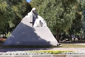 Monument to Taras Shevchenko image