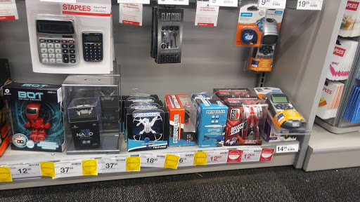 Office Supply Store «Staples», reviews and photos, 19141 Golden Valley Rd, Santa Clarita, CA 91387, USA