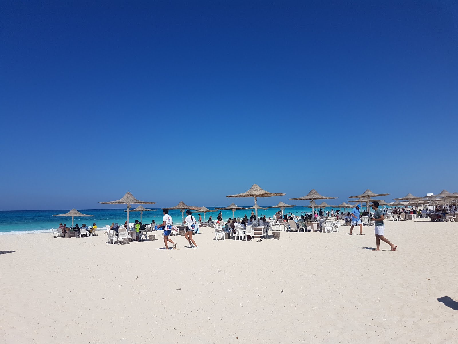 Fotografija Diplomatic Beach z dolga ravna obala