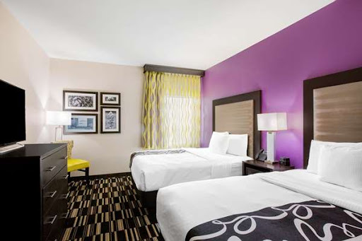 La Quinta Inn & Suites by Wyndham McAllen Convention Center image 2