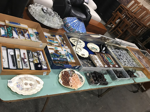 Auction House «RPN Sales & Auction House», reviews and photos, 4451 N Milwaukee Ave, Chicago, IL 60630, USA