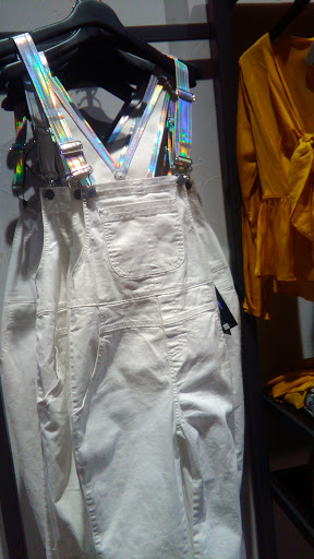 Stores to buy coveralls Leon