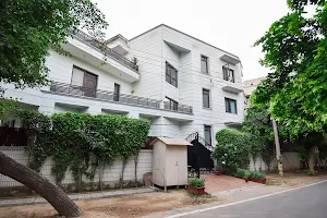 BedChambers Serviced Apartments Sushant Lok image
