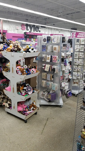 Variety Store «Five Below», reviews and photos, 1730 W Fullerton Ave #17, Chicago, IL 60614, USA