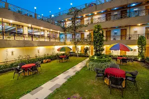 Snow Valley Resorts, Manali image