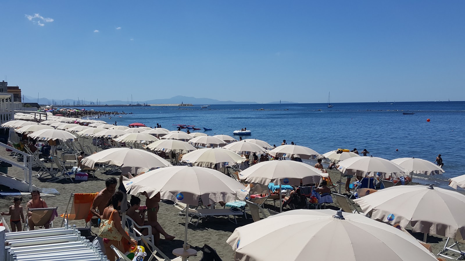 Foto af Salerno beach III med blåt vand overflade