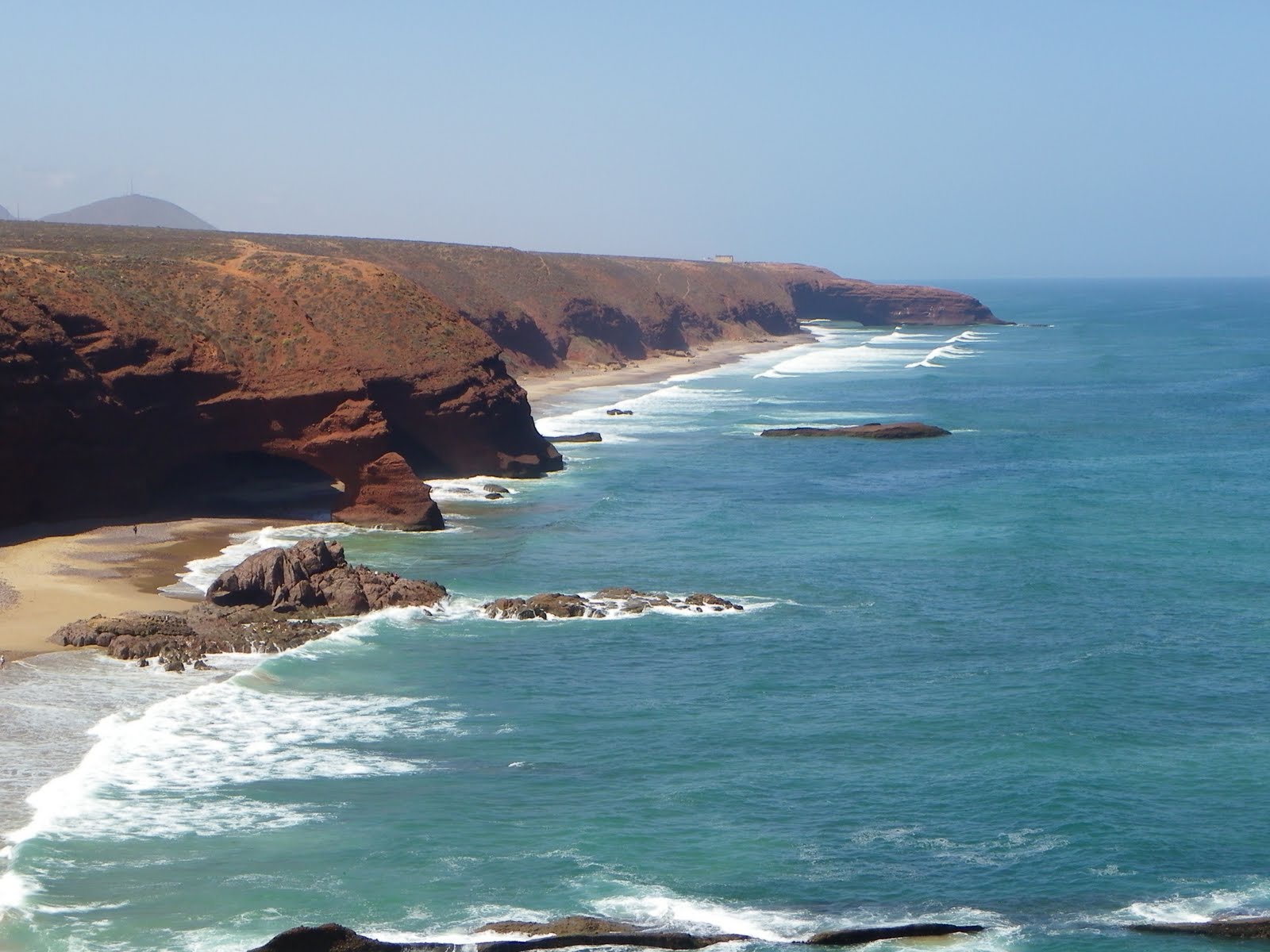 Plage Sidi Ifni的照片 带有棕沙表面