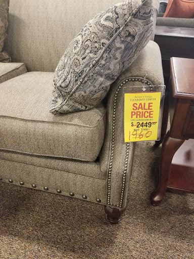 Furniture Store «Raymour & Flanigan Furniture and Mattress Clearance Center», reviews and photos, 1799 Boston Post Rd, Milford, CT 06460, USA