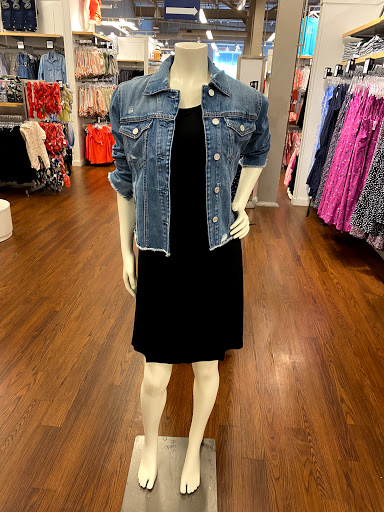 Clothing Store «Gap Outlet», reviews and photos, 640 Bergen Town Center, Paramus, NJ 07652, USA