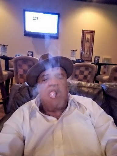 Cigar Shop «Island Girl Cigar Bar», reviews and photos, 7860 Gate Pkwy #115, Jacksonville, FL 32256, USA
