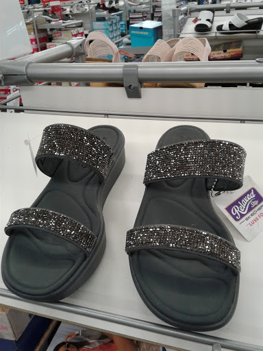 Stores to buy men's slippers Las Vegas