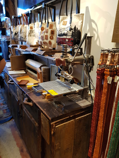 Shopping Mall «Abbot Kinney BLVD Shopping», reviews and photos, Navarre Ct, Venice, CA 90291, USA