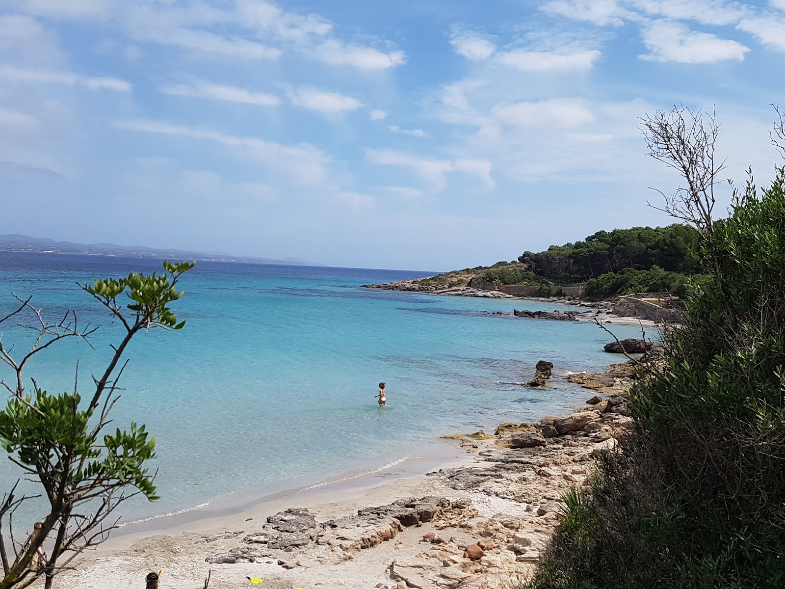 Foto de Spiaggia di Girin zona salvaje