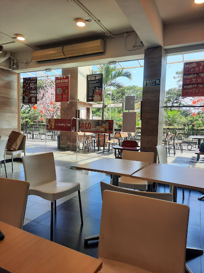 KFC Malang Town Square - Jl. Veteran No.2, Penanggungan, Kec. Klojen, Kota Malang, Jawa Timur 65113, Indonesia